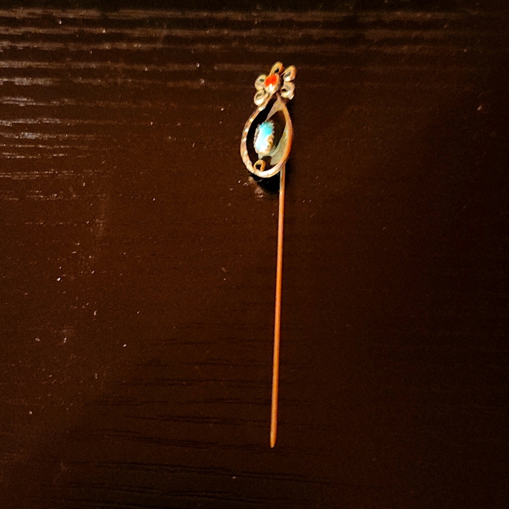 Vintage   strick  pin    coral  and  turquoise   no  hall marks